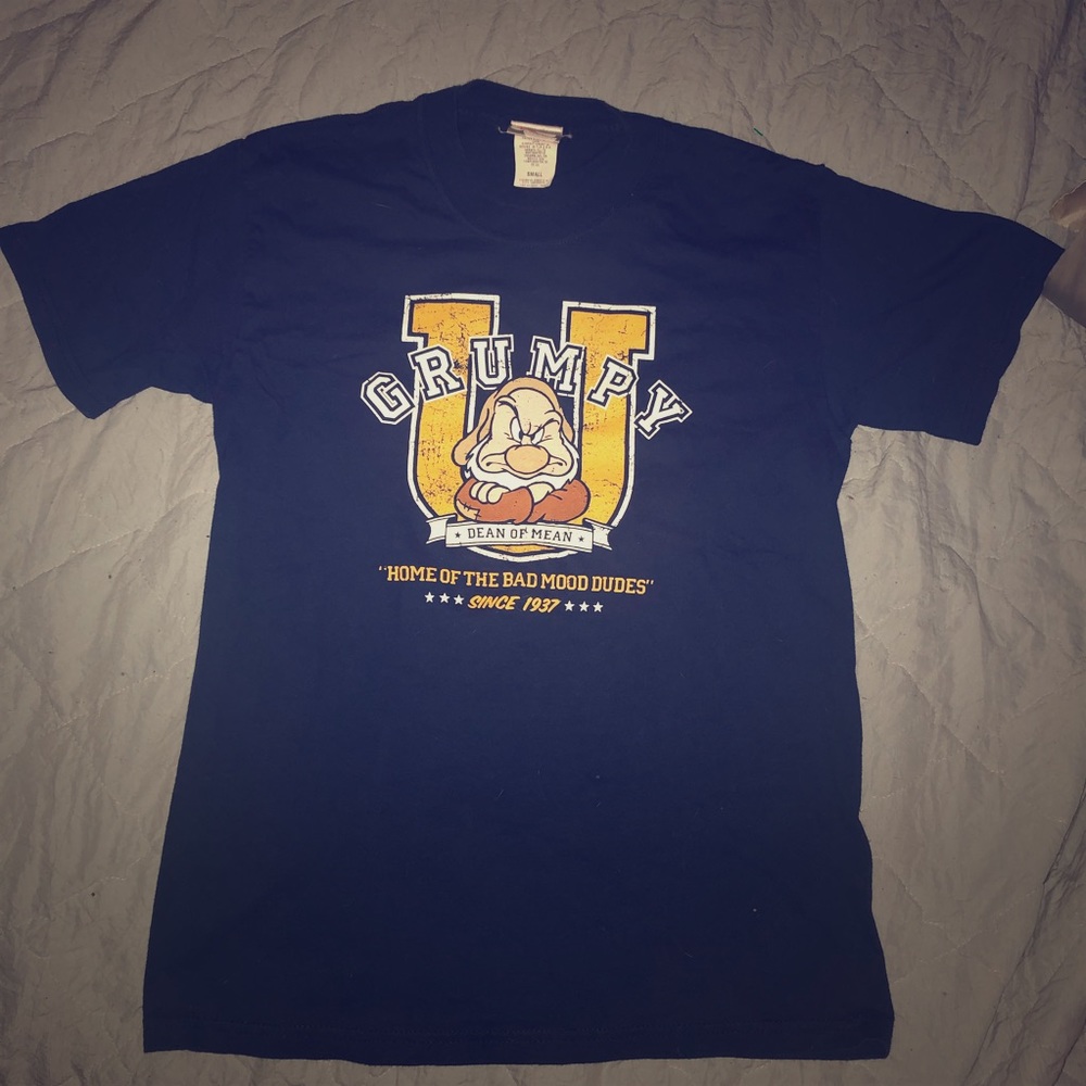 Disney store original ”Grumpy” college shirt sz. S